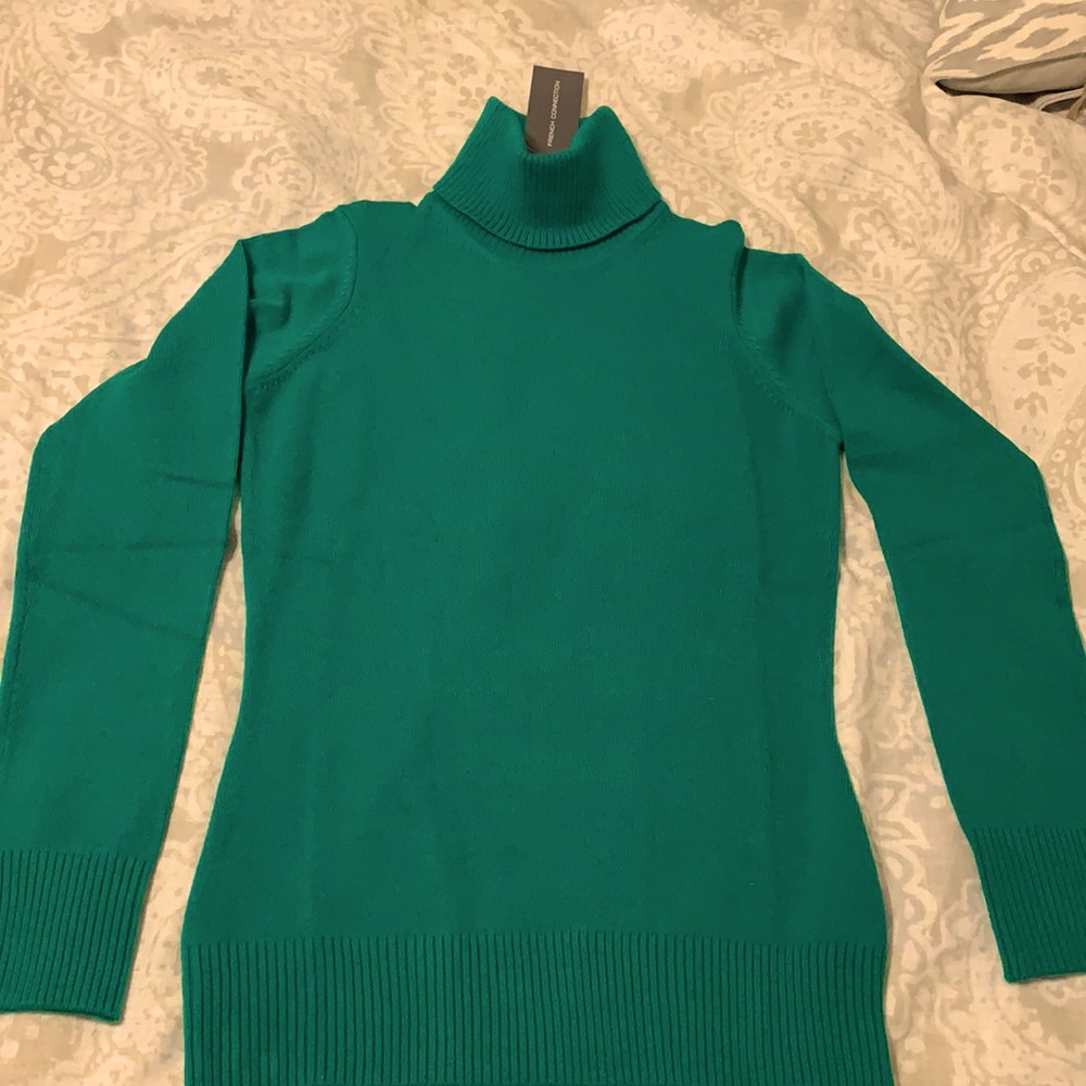 Gorgeous emerald green sweater! NWT